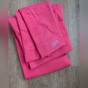 SET Pink Ribbed Knit Scarf